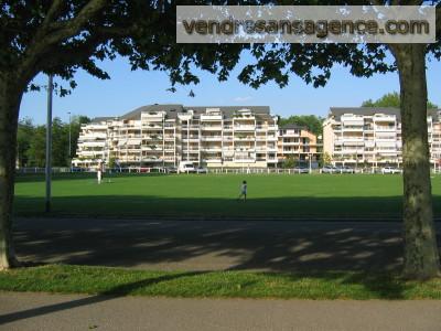 Location saisonni�re : joli studio (3*) tout r�cent � Aix Les Bains en bordure imm�diate du lac